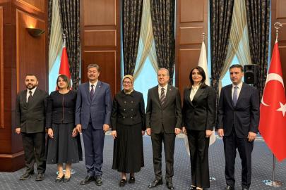 Siyasi partiler bayramlaştı