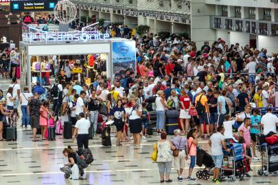 Şubatta, Antalya Havalimanı'nda 874 bin 813 yolcuya hizmet verildi