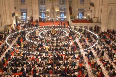 Süleymaniye'de 3 bin çocuk aynı sofrada iftar açtı