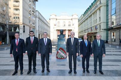 TBMM Başkanı Kurtulmuş, Romanya'daki Atatürk Anıtı'nı ziyaret etti