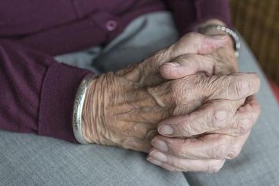 Türkiye'de yaklaşık 1,8 milyon yaşlı tek başına yaşıyor