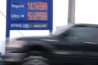 ABD'de benzin fiyatı 4 doların üzerinde