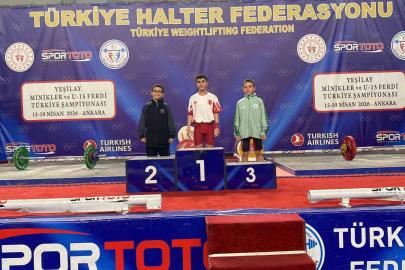 Ağrılı öğrenci halterde Türkiye şampiyonu oldu