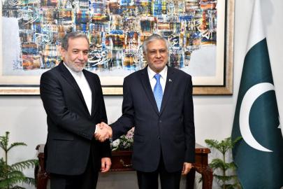 Arakçi, Pakistanlı mevkidaşı Dar ve Pakistan Genelkurmay Başkanı Munir ile görüştü