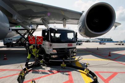 Avrupa'da jet yakıtı krizi nedeniyle havacılık sektöründe alarm: Uçuşlar peş peşe iptal ediliyor