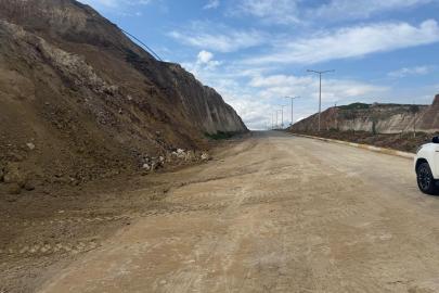 Batman'da heyelan sonrası kapanan yol yeniden ulaşıma açıldı