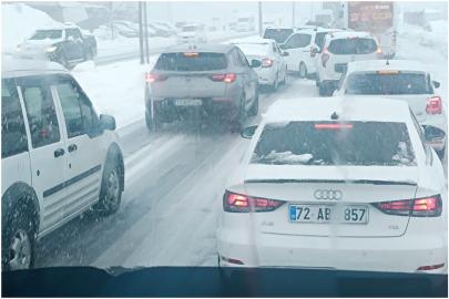 Bitlis’te kış geri geldi: 84 köy yolu ulaşıma kapandı