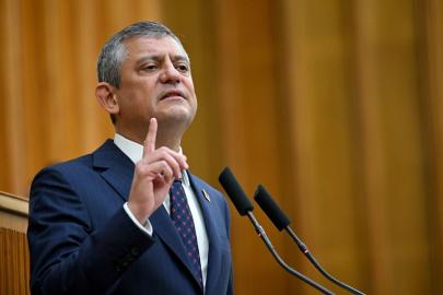 CHP lideri Özgür Özel, tutuklanan başkana sahip çıktı: Onunla gurur duyuyoruz