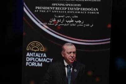 Cumhurbaşkanı Erdoğan'ın ADF konuşması 3 dilde kitaplaştırıldı