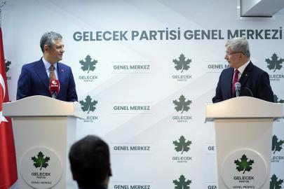 Davutoğlu'ndan Özgür Özel'le ilgili dikkat çeken sözler: Namazdan çıkıp telefona bakıyorum...