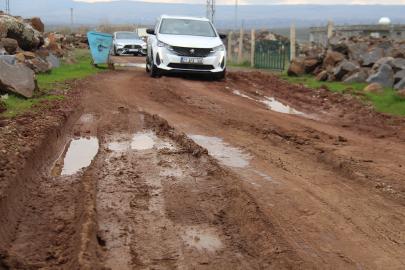 Diyarbakır'da mahalle sakinlerinden yetkililere yol çağrısı: Çocuklar okula gidemiyor