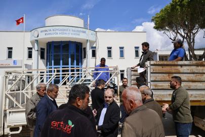 Hortum ve yağıştan zarar gören Kumlucalı çiftçilere sera naylonu desteği