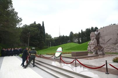 İçişleri Bakanı Mustafa Çiftçi, Bakü'de şehitlikleri ziyaret etti Açıklaması