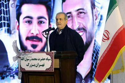 İran Cumhurbaşkanı Pezeşkiyan: "Deniz ablukasındaki kışkırtıcı ve yasadışı eylemler, ateşkes mutabakatının açık bir ihlali ve BM Şartı'na aykırıdır"