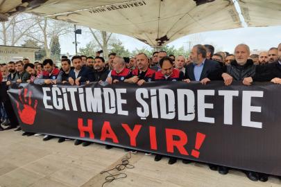 İstanbul'da Kahramanmaraş'taki okul saldırısında hayatını kaybedenler için gıyabi cenaze namazı kılındı