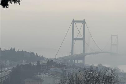 İstanbul’da sis sürprizi: Köprü görünmez oldu