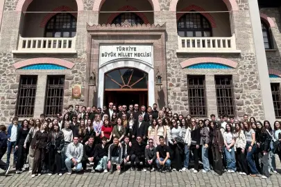 İzmitli öğrenciler Ankara’da motivasyon depoladı