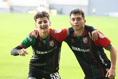 Karşıyaka'nın 20 yaşındaki yıldızı Berat Şahin parlıyor