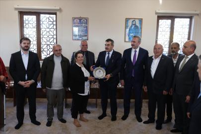 Milli Eğitim Bakanı Tekin, Gaziantep'te cemevi ziyaretinde bulundu