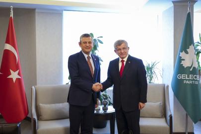 Özgür Özel ve Davutoğlu'ndan Siyasi Ahlak Vurgusu