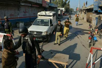 Pakistan’da polis karakoluna saldırı: 5 ölü, 13 yaralı