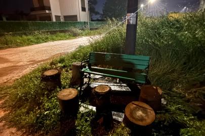 Parktan çalınan bank bulunup, yerine monte edildi