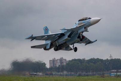 Rusya'ya ait Su-30 savaş uçağı düştü