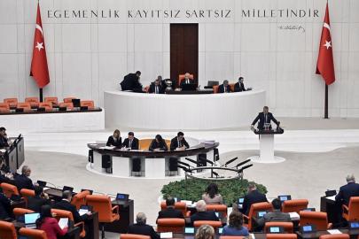 TBMM'den geçti! Kadınların doğum izni artıyor, 15 yaş altına da sosyal medya yasaklanacak