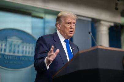 Trump: Ablukayı aşmaya çalışan İran gemisini vurarak ele geçirdik