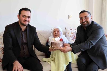 103 yaşındaki Nazife nineye özel Anneler Günü ziyareti