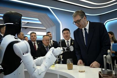 Albüm: Sırbistan Cumhurbaşkanı Vucic, Çin'de "Geleceğin Fabrikasını" Ziyaret Etti