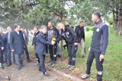 Amasya Valisi Bakan, Hamamözü'ndeki sıcak asfalt çalışmalarını inceledi