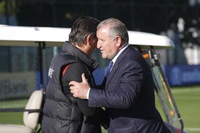 Bakan Bak, A Milli Futbol Takımı'nı ziyaret etti