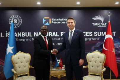 Bakan Bayraktar ve Somali Petrol Bakanı, Çağrı Bey Sondajını Görüştü