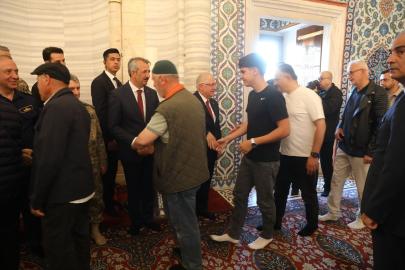 Bakan Güler, bayram namazını Selimiye Camisi'nde kıldı