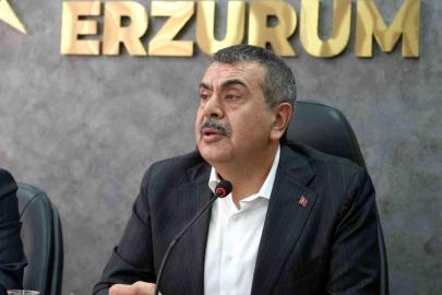 Bakan Tekin'den Özgür Özel'e: "3-5 tane partiliyi, yol arkadaşını ikna edemeyen bir genel başkan, bütün bu süreçten Cumhurbaşkanımızı sorumlu tutmaya çalışıyor"