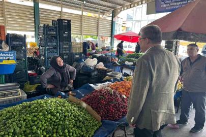 Başkan Subaşıoğlu pazar esnafı ve vatandaşlarla buluştu