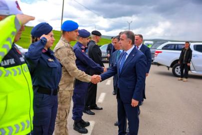 Bayburt'ta bayram görevindeki güvenlik personeliyle bayramlaşıldı