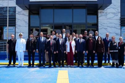 Biga'da protokol ve vatandaşlar bayramlaştı