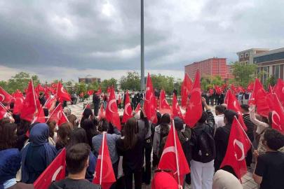 Bilecik'te ODTÜ'deki Bayrak Saldırısına Tepki Yürüyüşü: 350 Kişi Tek Yürek Oldu