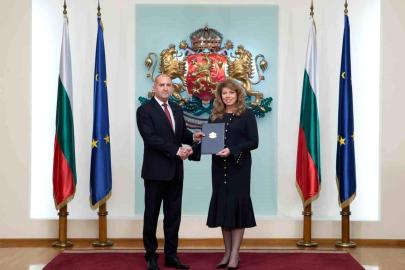 Bulgaristan'da seçimlerin galibi Radev'e hükümeti kurma görevi verildi