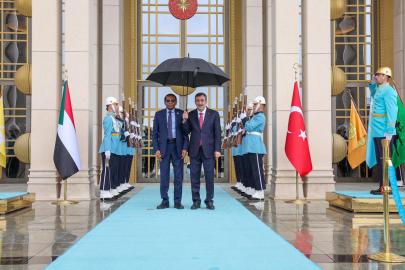 Cevdet Yılmaz, Sudan Başbakanı Kamil İdris ile görüştü