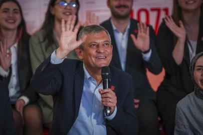 CHP Genel Başkanı Özel, yurt dışında yaşayan gençlerle görüştü