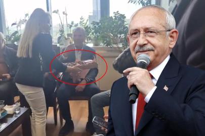CHP Genel Merkezi'ne giren Kılıçdaroğlu'nun ekibi çikolata dağıttı