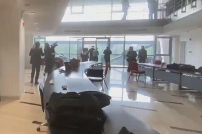 CHP Genel Merkezi'nin içi savaş alanına döndü! Göz gözü görmüyor