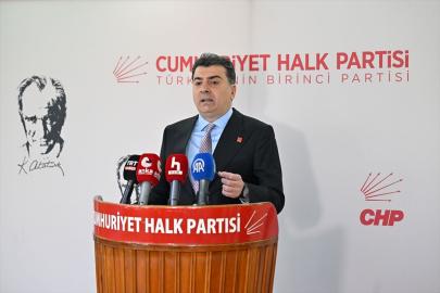 CHP Sözcüsü Zeynel Emre Avcılar'da basın toplantısı düzenledi