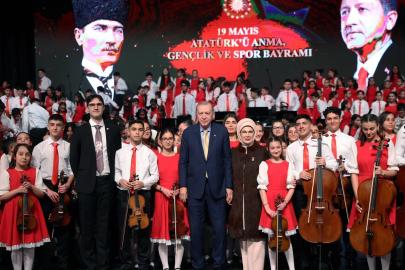 Cumhurbaşkanı Erdoğan ve eşi Emine Erdoğan, 19 Mayıs Çocuk Orkestrası Konseri'ne katıldı