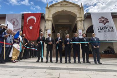 Depremde hasar alan Kahramanmaraş'taki tarihi Ulu Camii, törenle açıldı