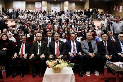 Destici: Türk bayrağı almayan bu milletin parçası olamaz