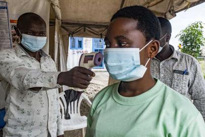 Ebola endişe verici hızla yayılıyor, DSÖ aşılar üzerinde çalışıyor